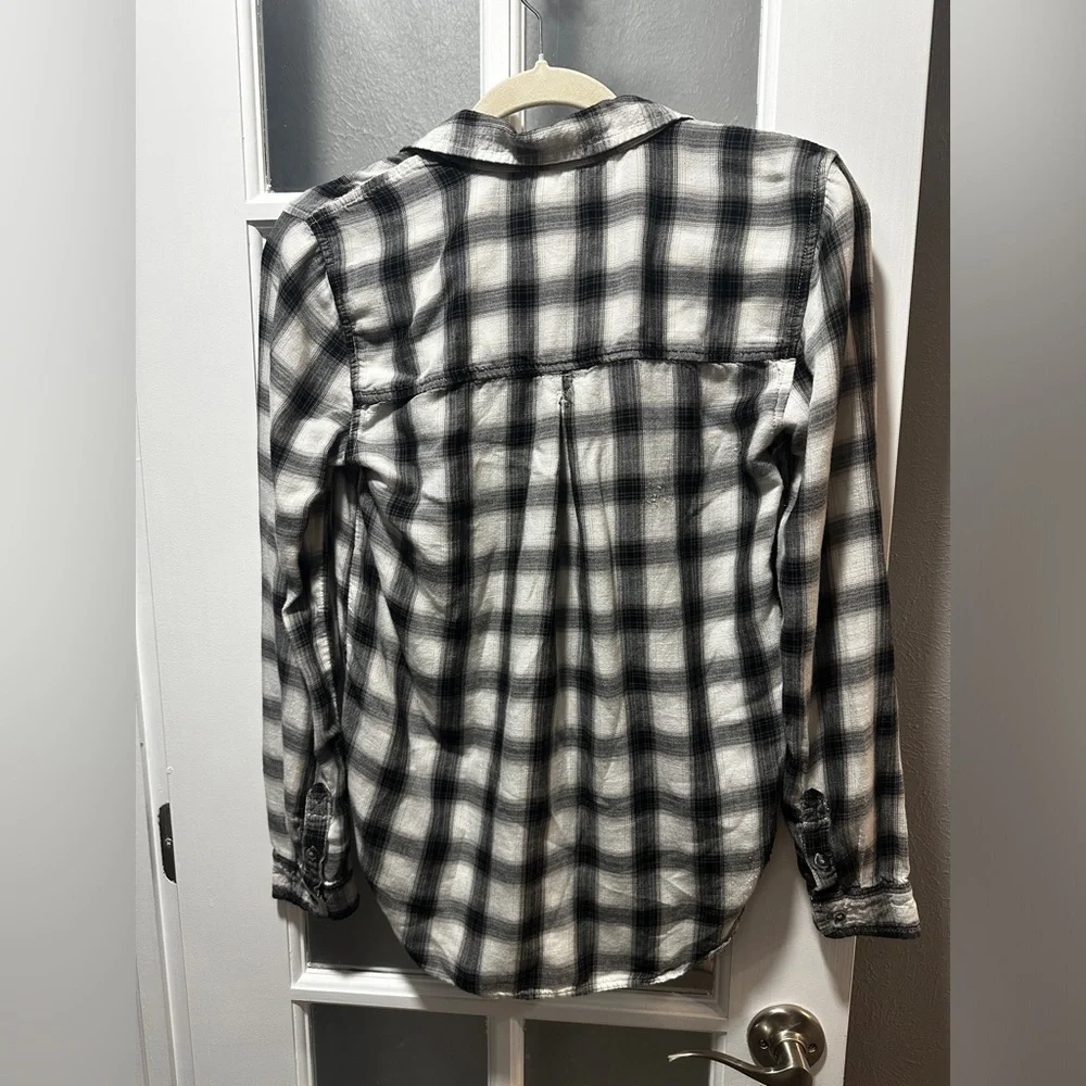 American Eagle Black and White Boyfriend Fit Flannel - Picture 7 of 7